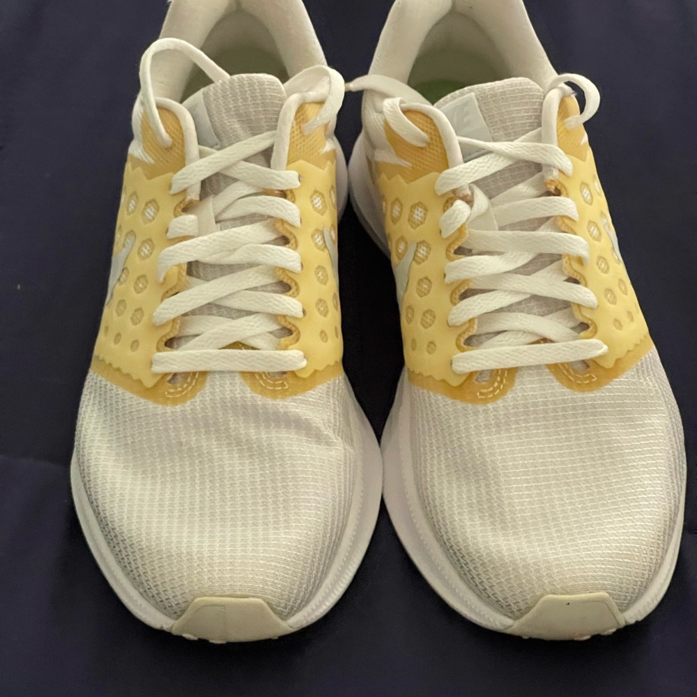 Nike Size 7 yellow/white Sneakers